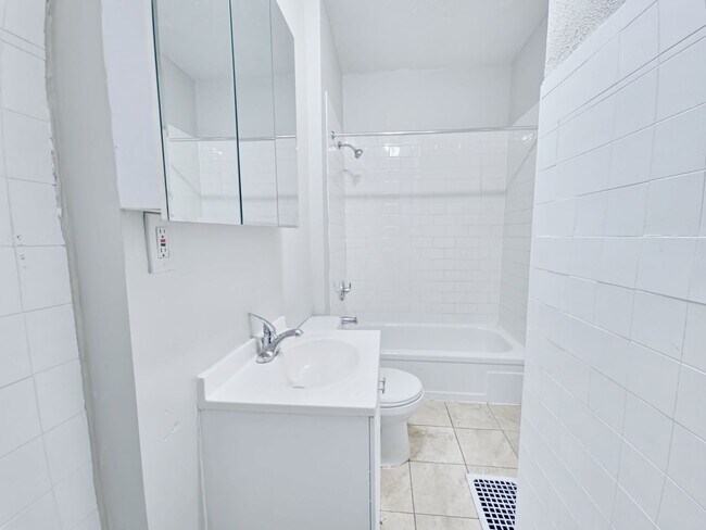 Building Photo - 4321 Storer Ave