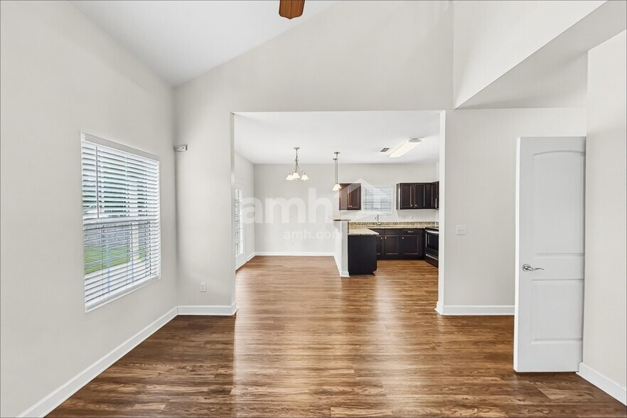 Building Photo - 4870 Beryl Dr