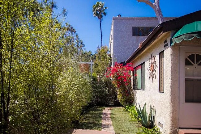 Building Photo - 539 Venice Way