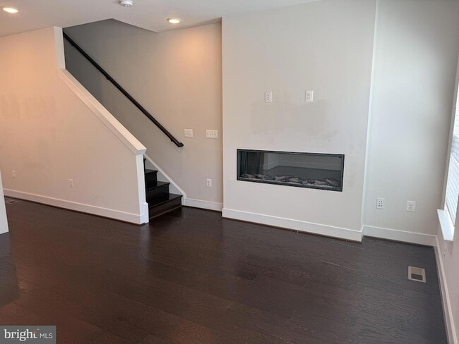Building Photo - 115 Dickenson Dr