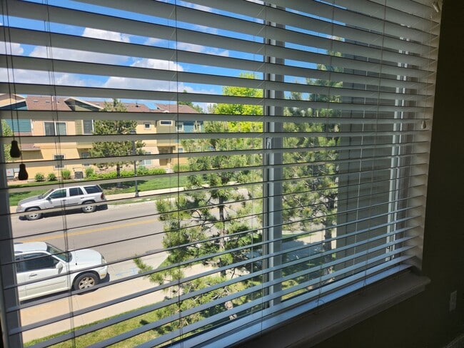 Building Photo - End Unit Townhome Available for Rent July 1st