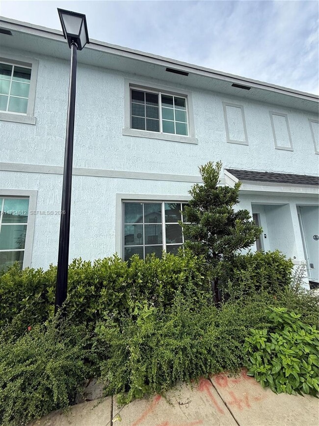 Building Photo - 585 NW 11th St