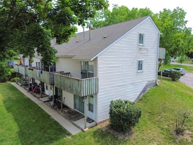 Building Photo - 89 Maude Ave