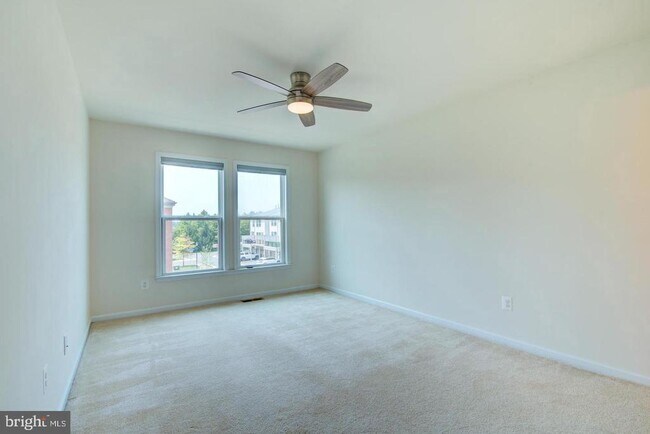 Building Photo - 42262 Knotty Oak Terrace