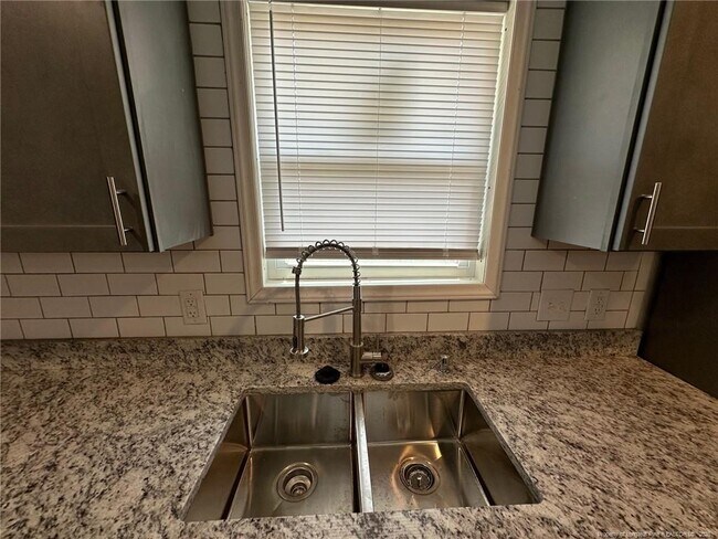 Building Photo - 929 Fleetwood Dr