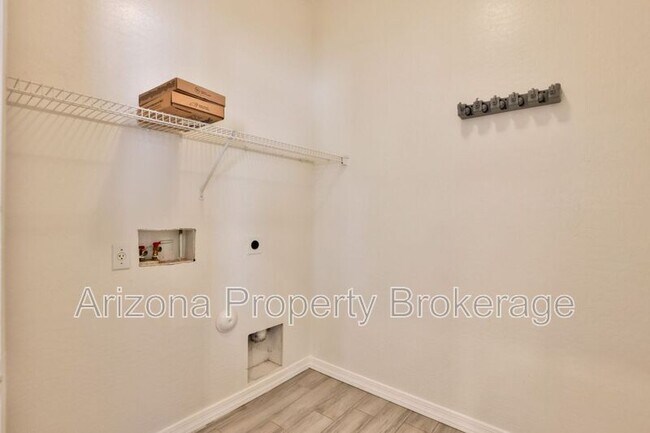 Building Photo - 9134 W Virginia Ave