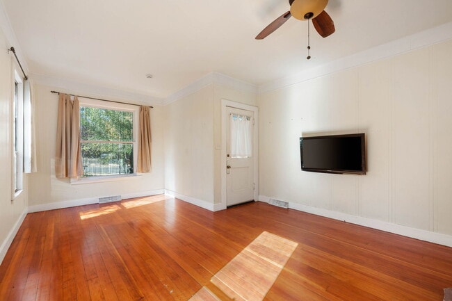 Building Photo - 113 Garden St