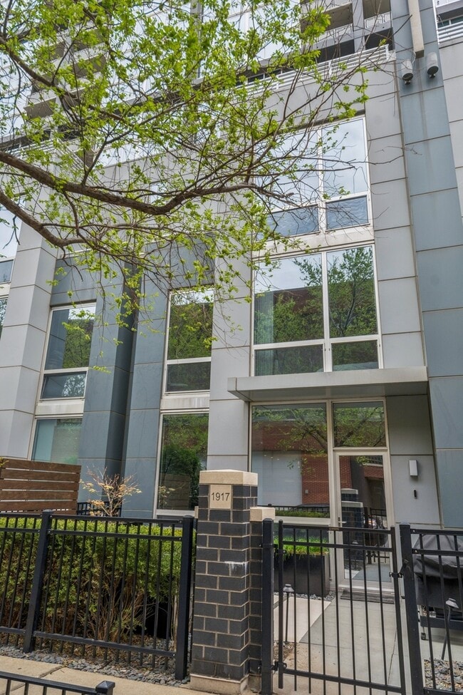 Building Photo - 1917 S Calumet Ave