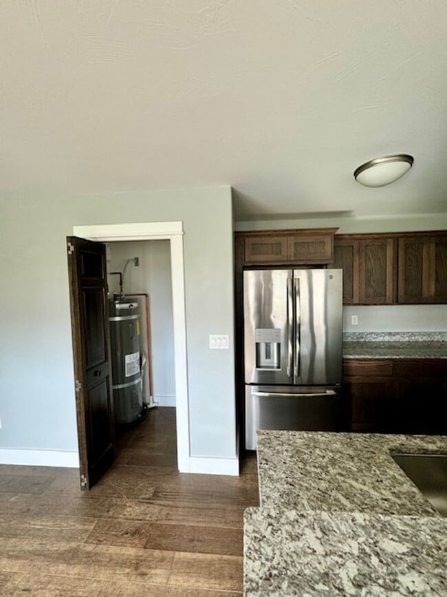 Building Photo - 3 Bedroom, 2 1/2 Bathroom Townhouse -2 weeks free rent with 1-year lease-