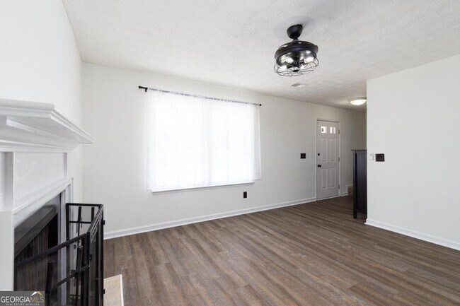 Building Photo - 4091 E Meadow Dr
