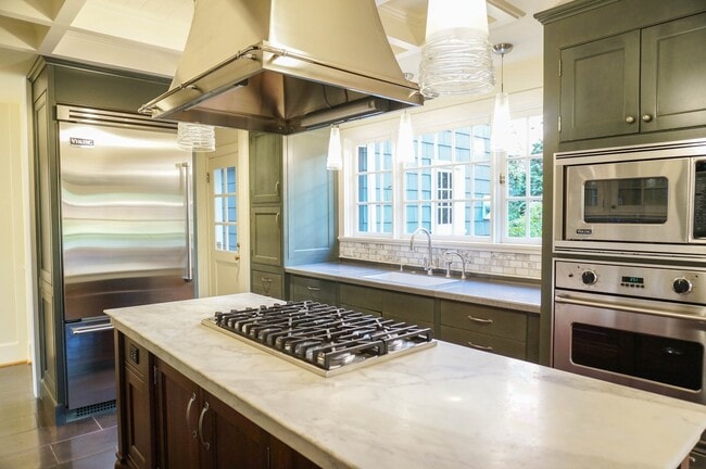 Building Photo - Dream Home in the Southwest Hills! Your Pa...