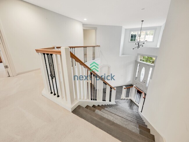 Building Photo - 4 bedroom, 2.5 Bathroom, 3 car garage Craftsman style home in Bellevue, WA