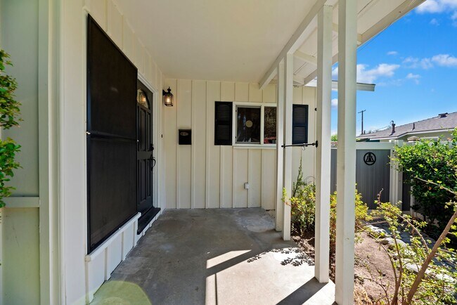 Building Photo - 4570 Emerson St
