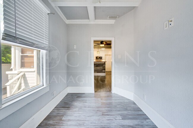 Building Photo - Charming 2 Bed, 2 Bath Home Near the World...