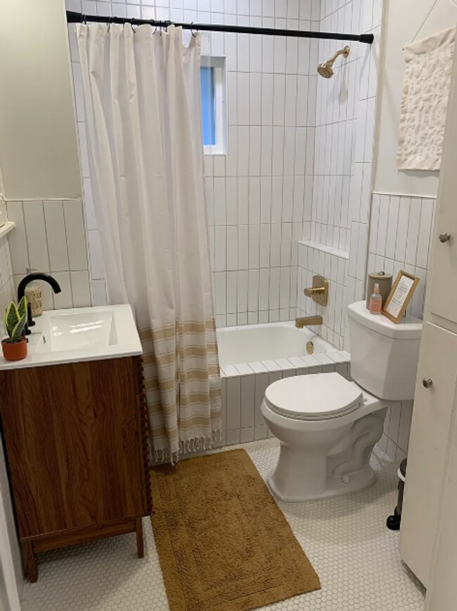 Building Photo - 3 Bed | 1 Bath Near Downtown Tulsa!