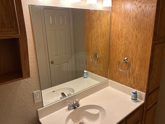 Building Photo - 4704 Pennington Ave