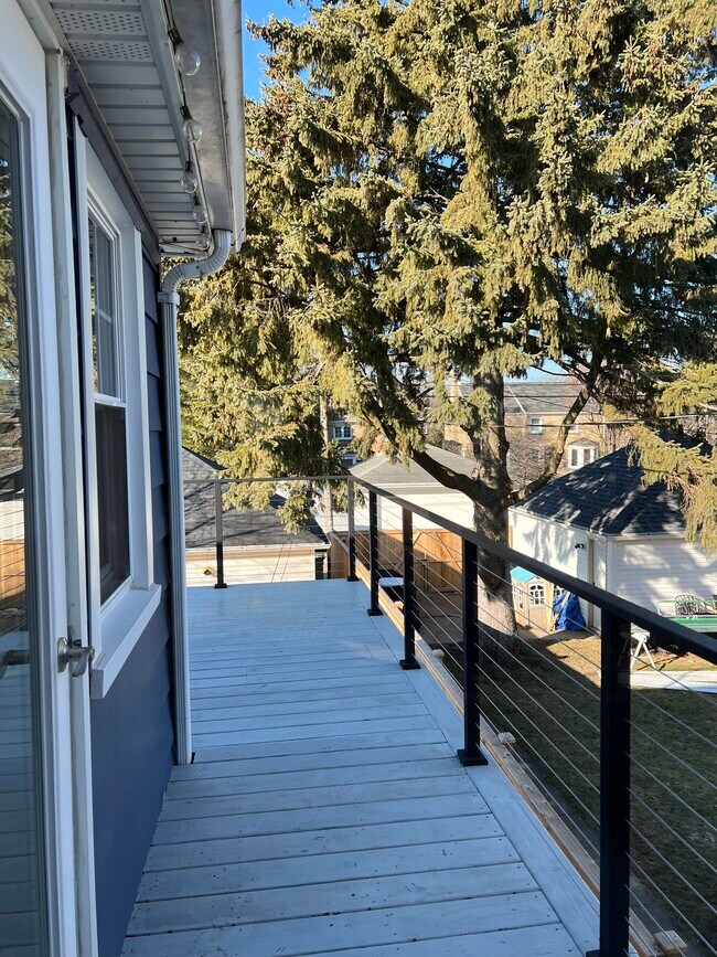 300 sq/ft private upper deck - 4479 N Woodburn St