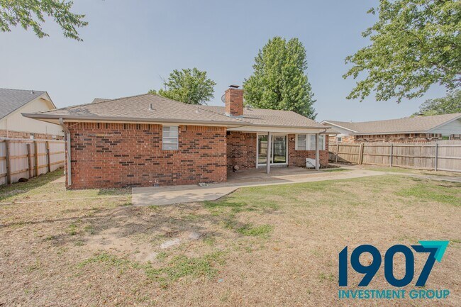 Building Photo - 1213 SW 97th St