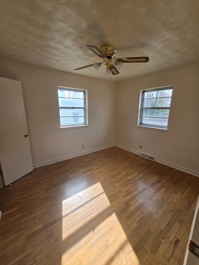 Building Photo - 1320 E Livingston St