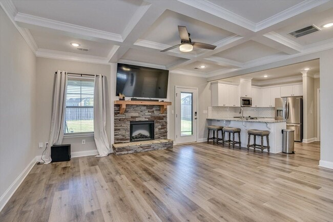Building Photo - 627 Garland Trl