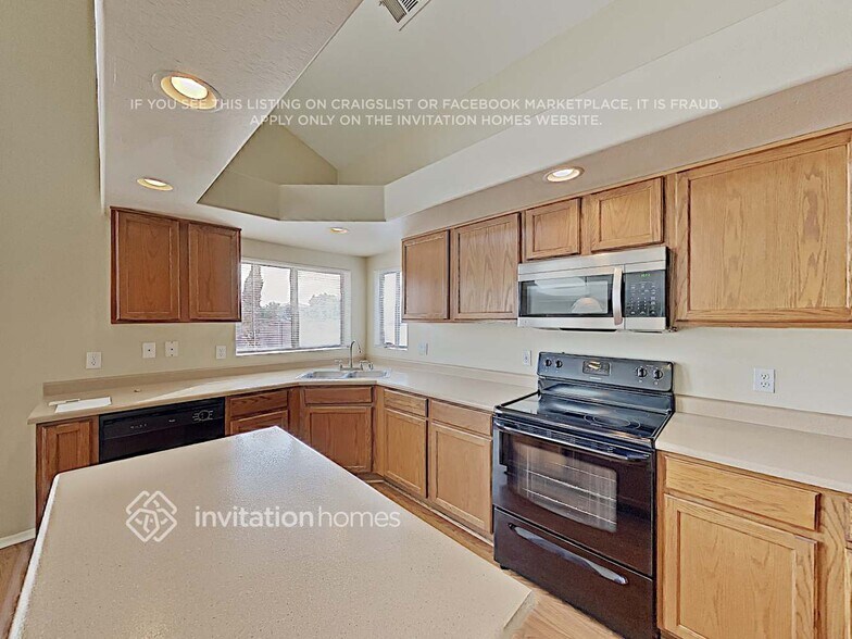 Building Photo - 7755 W Stella Ave