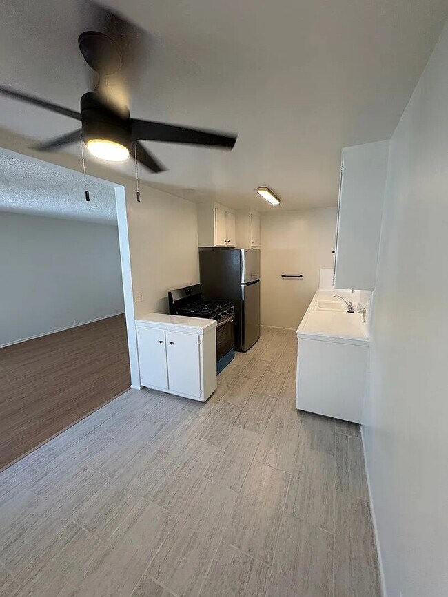 Building Photo - 438 Thomas St