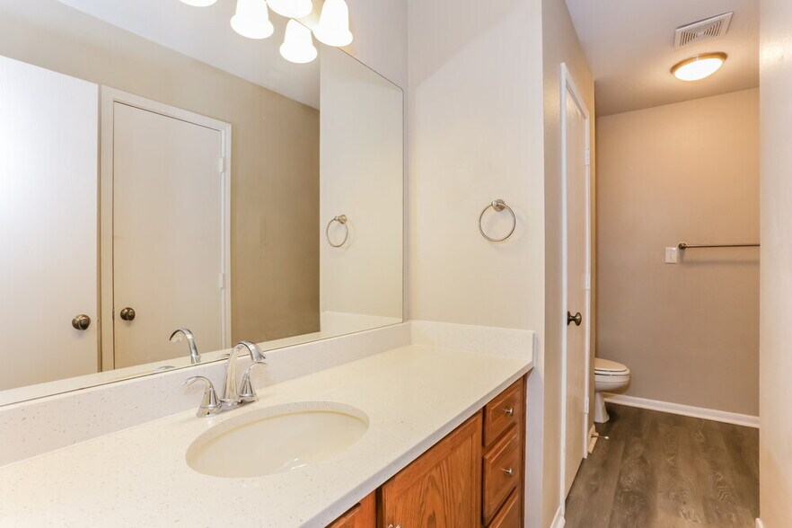 Building Photo - 825 Cruise St