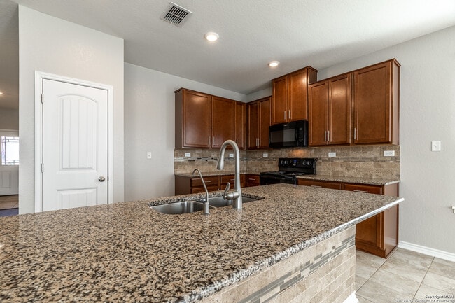 Building Photo - 682 Pond Springs