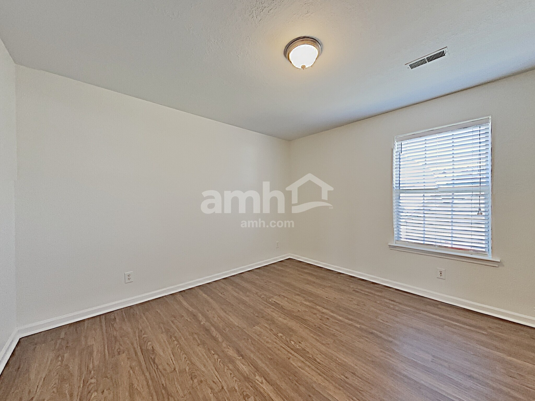 Building Photo - 2148 Spring Hill Cir