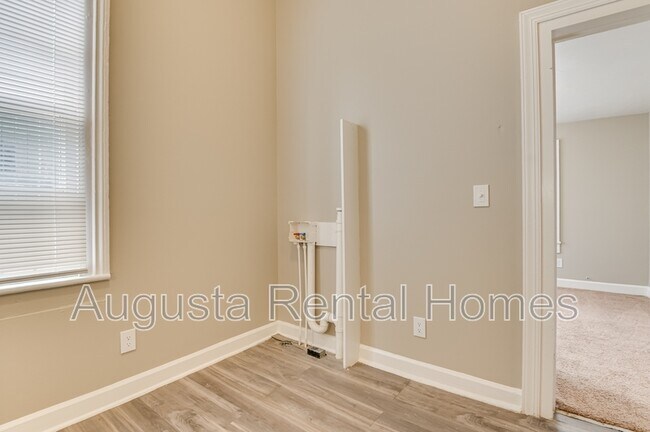 Building Photo - 515 3rd St