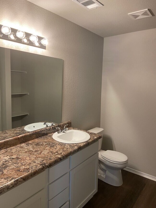 Building Photo - *Pre-leasing* Three Bedroom | Two Bathroom...