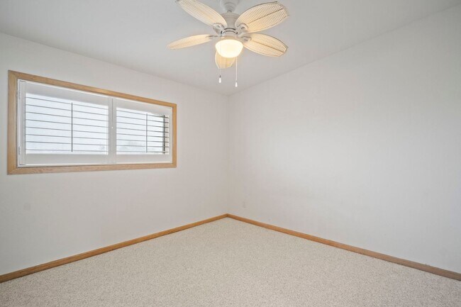 Building Photo - Stunning 2-bedroom, 2-bathroom condo with ...