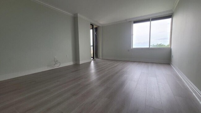 Building Photo - 2480 Presidential Way