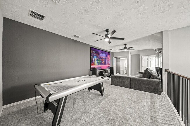 Building Photo - 4703 Oxbow Cir W