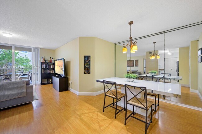 Building Photo - 19555 E Country Club Dr