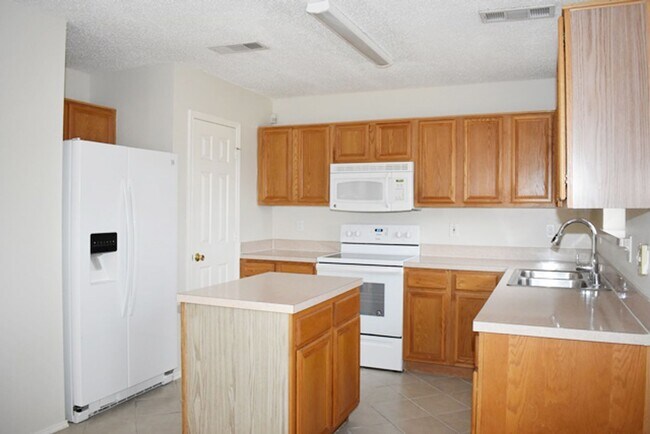 Building Photo - Lovely 3-2-2 in Ft. Worth in Desirable Loc...