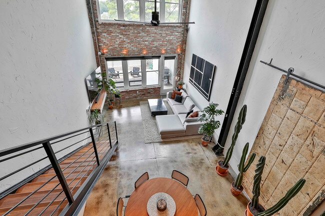 Building Photo - 675 Greenwood Ave NE