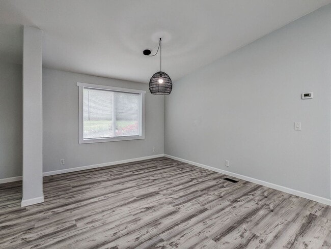 Building Photo - Fully remodeled & updated 3 bed 2 bath hom...
