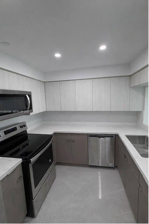 Building Photo - 2475 Brickell Ave