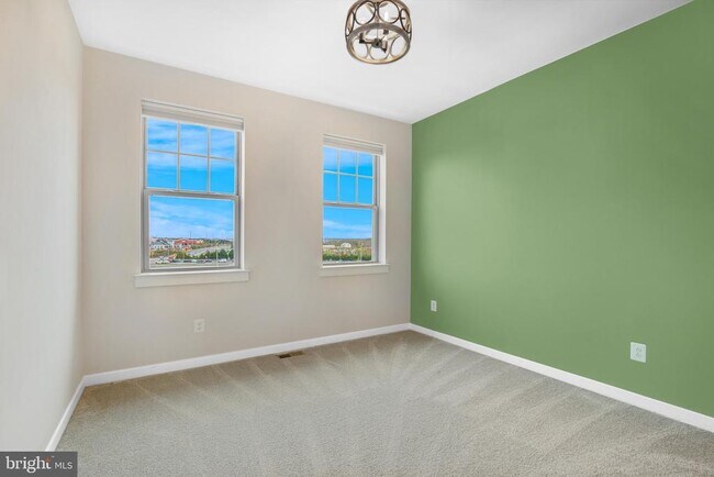 Building Photo - 222 Petite Sirah Terrace SE