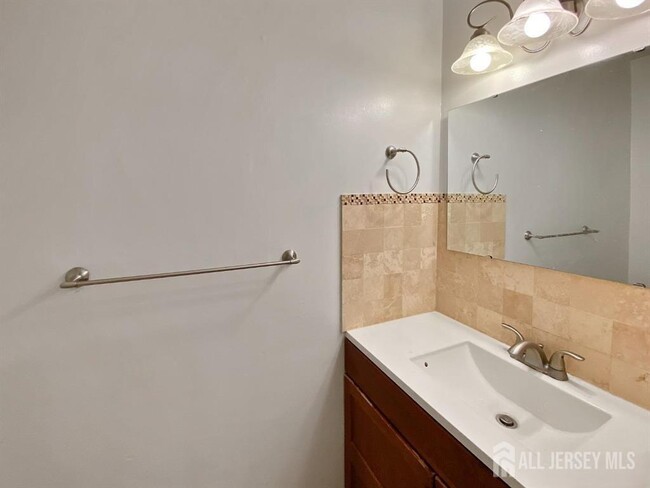 Building Photo - 47 Morgan Pl