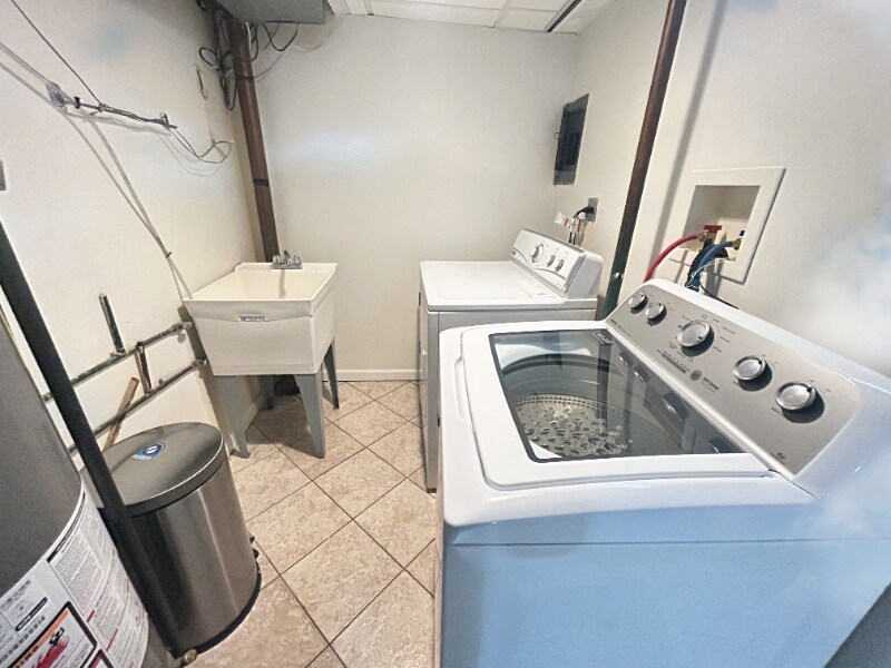 Building Photo - 1949 Governors Ln