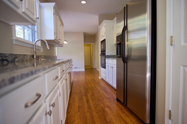 Building Photo - Dunwoody Living at Its Best – Spacious 4BR...