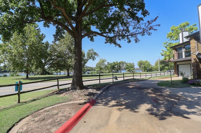 Building Photo - $1,655 / 2 Bed / 2 Bath / 1,150 sqft REMOD...