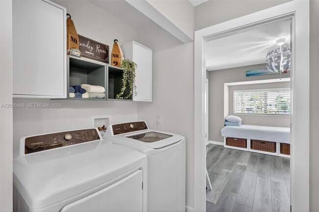 Building Photo - 9425 S Ocean Dr