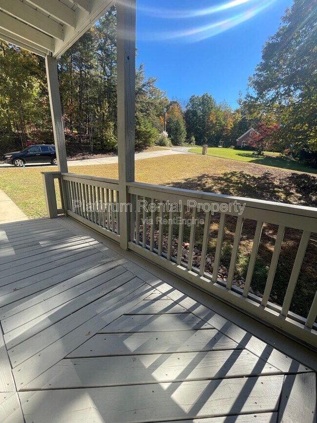 Building Photo - 1305 Smithdale Heights Dr