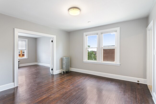 Building Photo - 106 Silver St