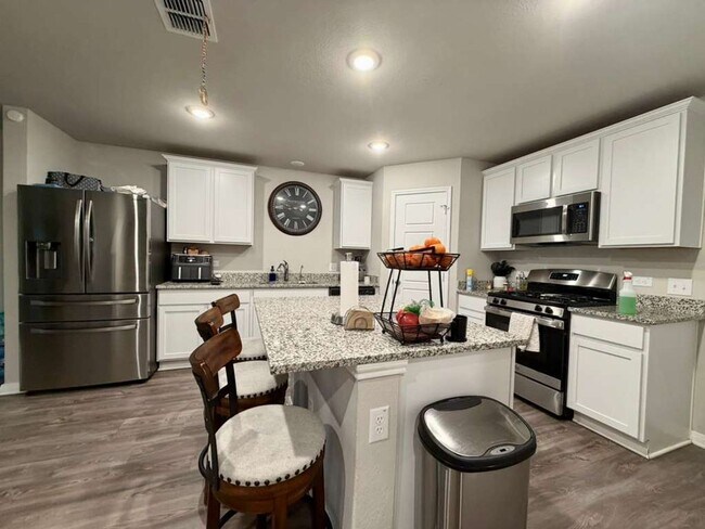 Building Photo - Like-New 4 Bedroom Home in Growing Community – Move-In Ready!