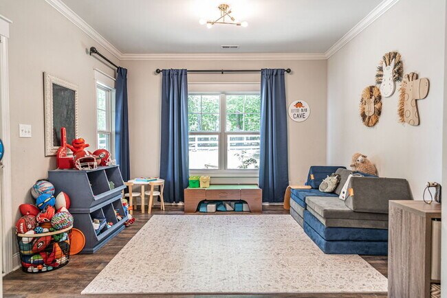 Building Photo - 156 Lakeview Dr