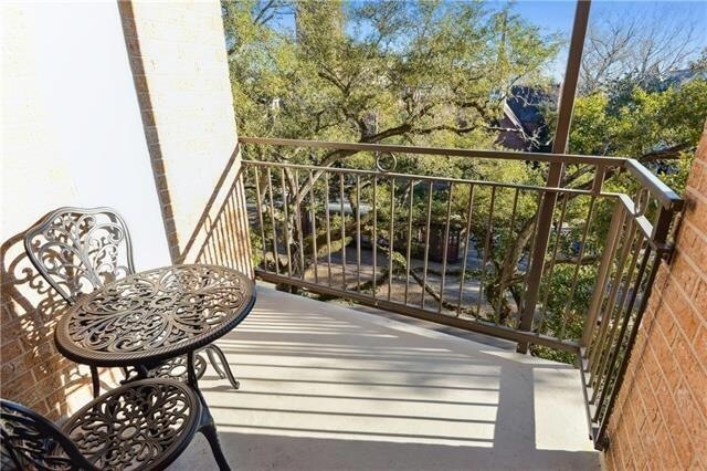 Building Photo - 3915 St Charles Ave